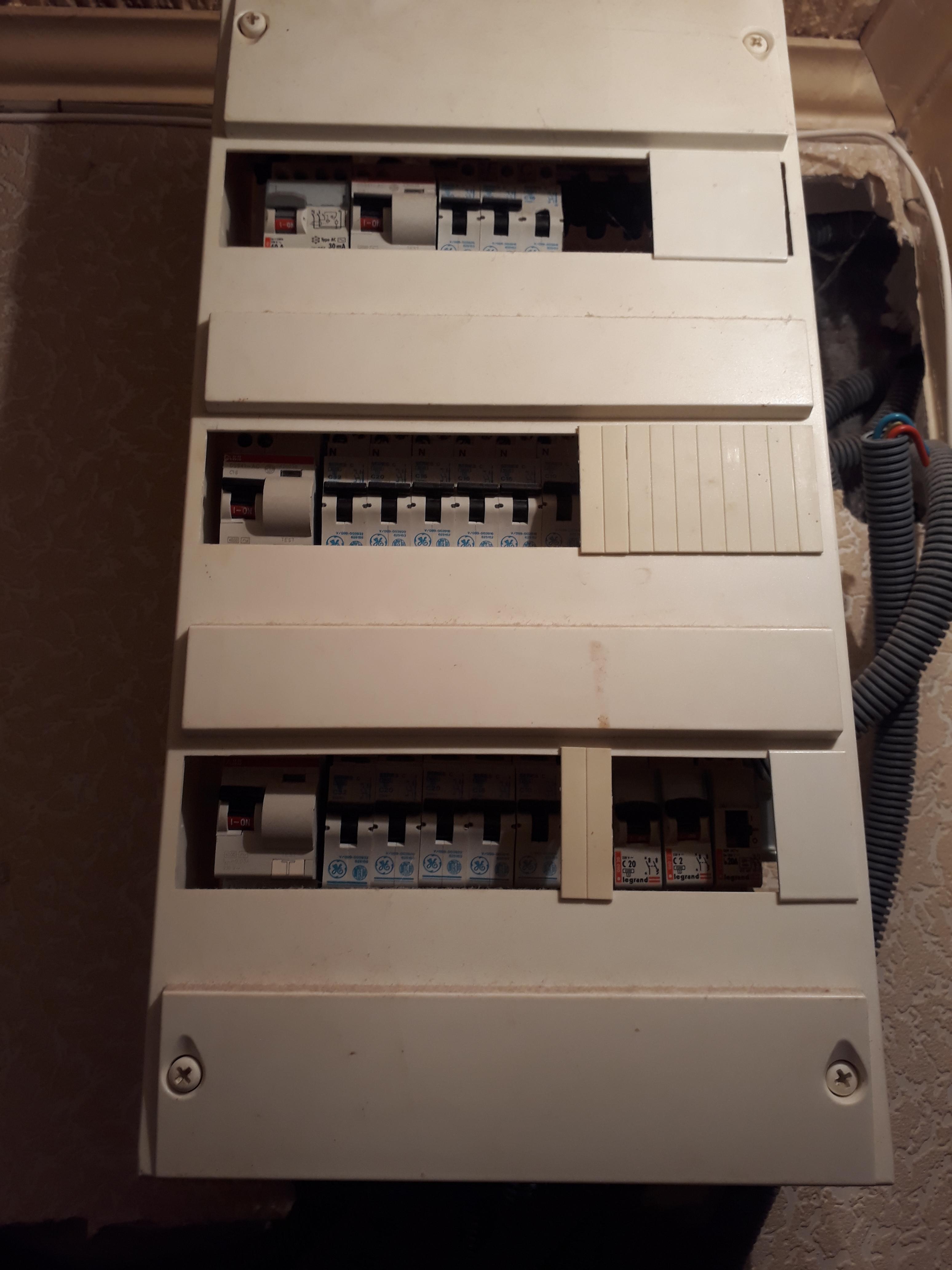 Service electricien 92 entre particuliers