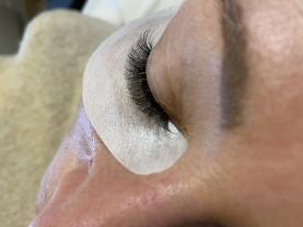 Service : extension de cils Service : extension de cils