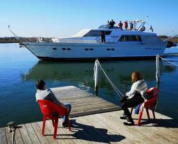 Location bateau a quai entre particuliers