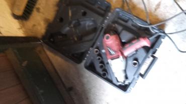 Location : boulonneuse Location : boulonneuse