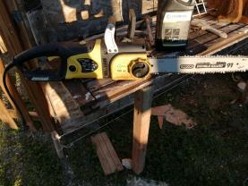 Location : tronconneuse Location : tronconneuse