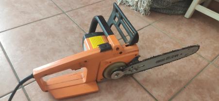 Location : tronconneuse Location : tronconneuse