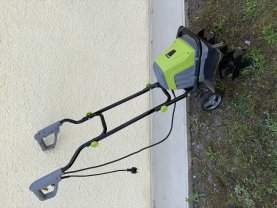 Location : motobineuse Location : motobineuse