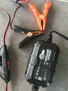 Location : chargeur de batterie Location : chargeur de batterie