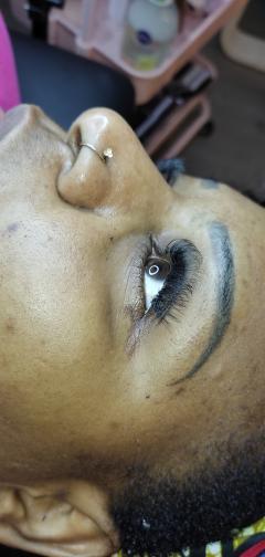 Service : extension de cils Service : extension de cils