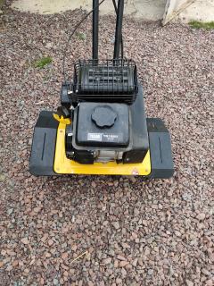 Location : motobineuse Location : motobineuse