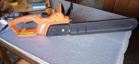 Location : tronconneuse Location : tronconneuse