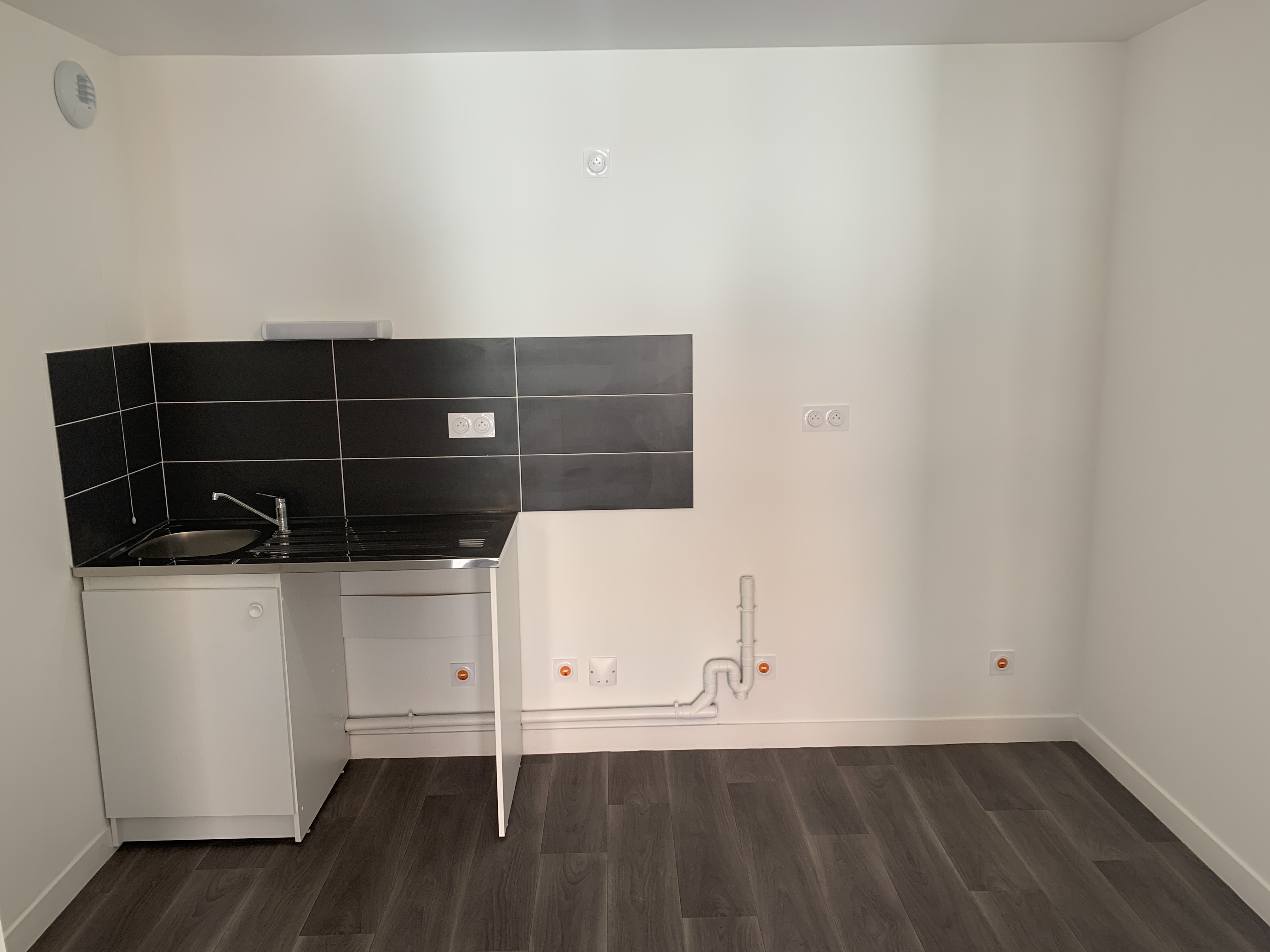 Service pose de cuisine 44 entre particuliers