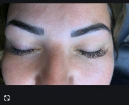 Service : extension de cils Service : extension de cils