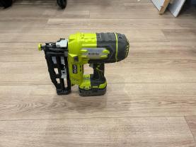 Location : cloueuse Location : cloueuse