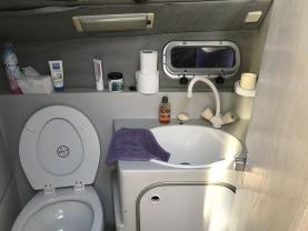 Location : bateau a quai Location : bateau a quai