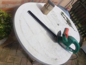 Location : taille haie Location : taille haie