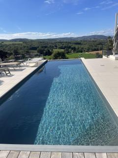 Service : nettoyage piscine Service : nettoyage piscine