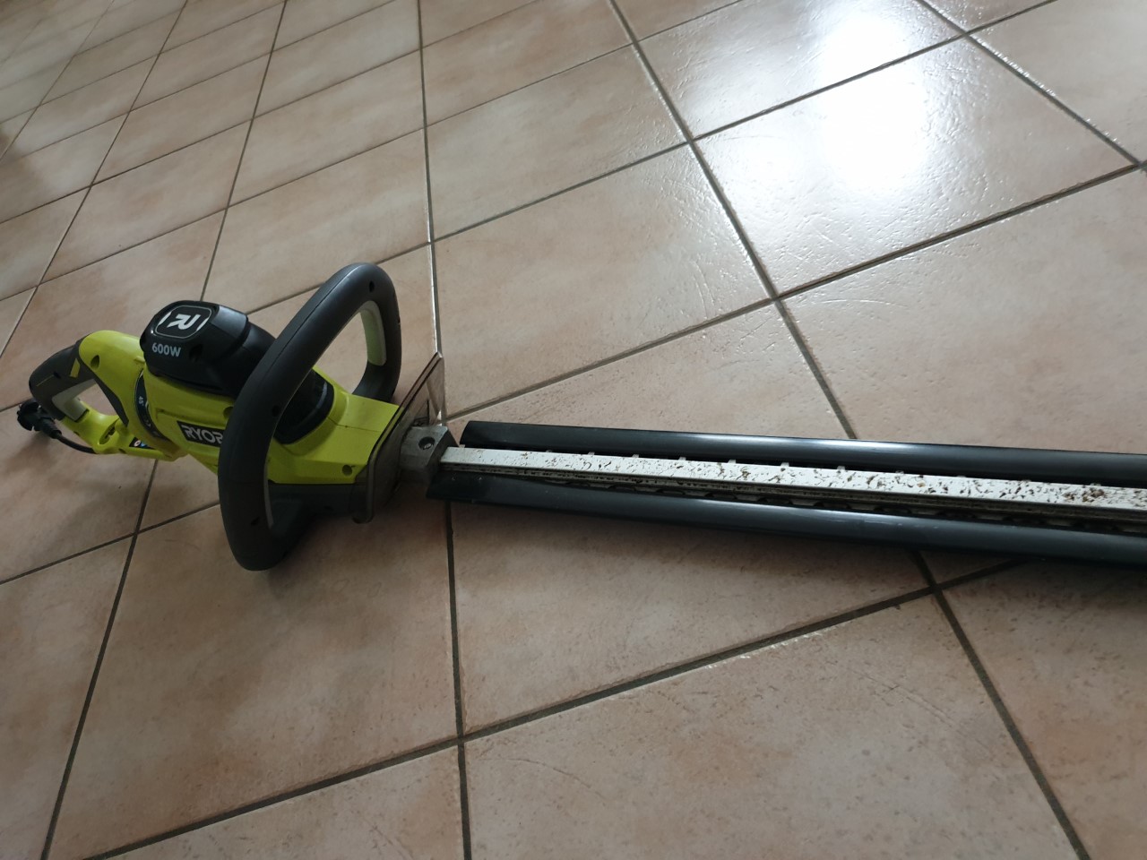 Location taille haie 94 entre particuliers