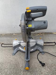 Location : scie a onglet Location : scie a onglet