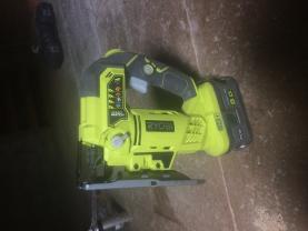 Location : scie sauteuse Location : scie sauteuse