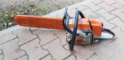 Location : tronconneuse Location : tronconneuse