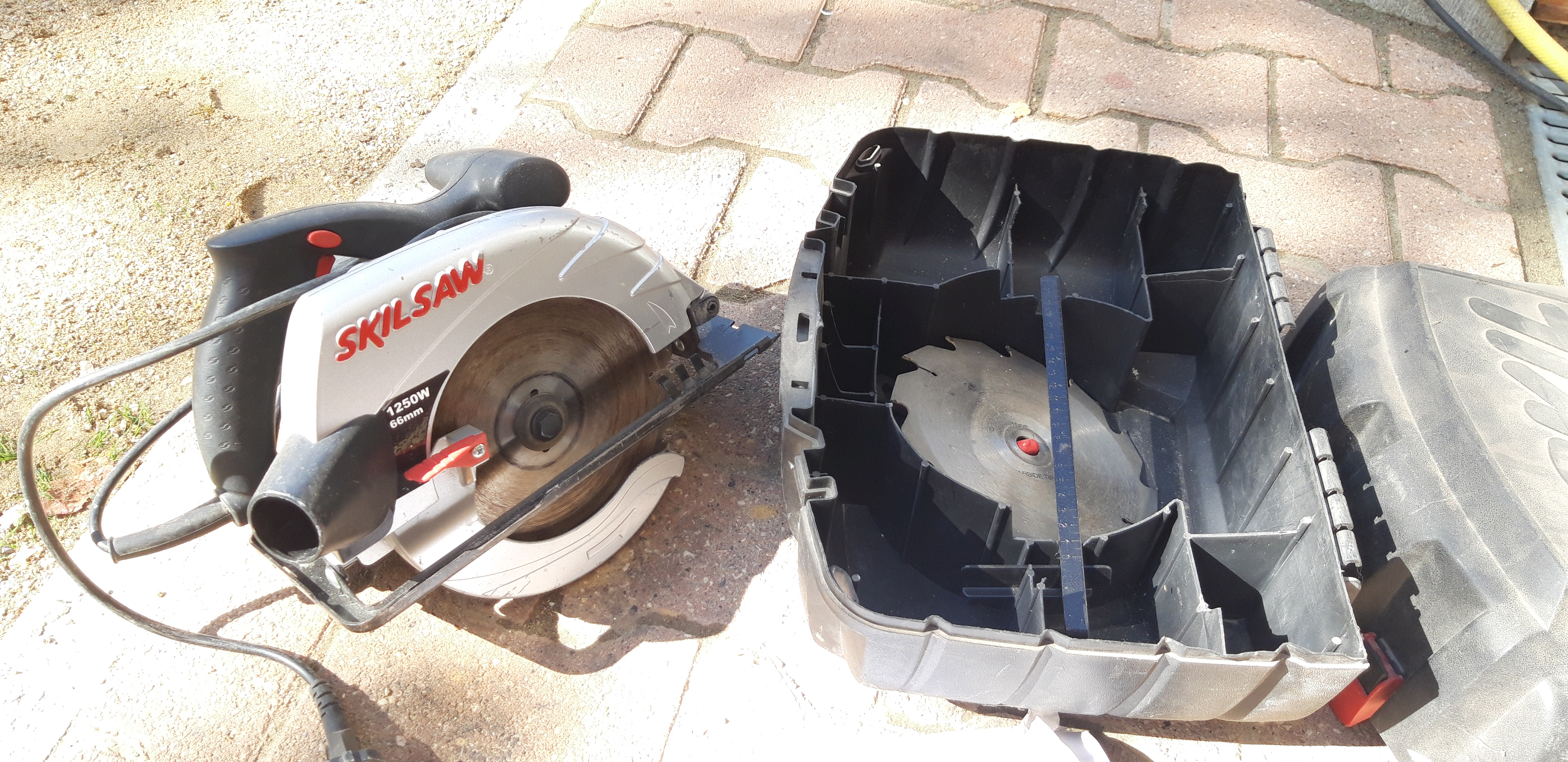 Location scie circulaire 01 entre particuliers