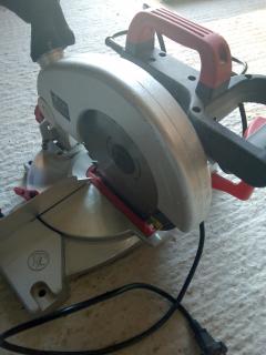 Location : scie a onglet Location : scie a onglet