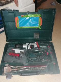 Location : perforateur Location : perforateur