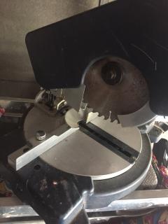 Location : scie a onglet Location : scie a onglet