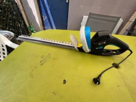 Location : taille haie Location : taille haie