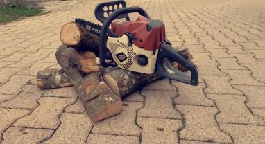 Location : tronconneuse Location : tronconneuse