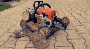 Location : tronconneuse Location : tronconneuse