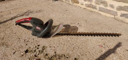 Location : taille haie Location : taille haie