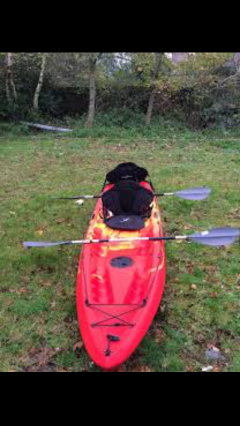 Location : kayak Location : kayak