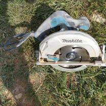 Location : scie circulaire Location : scie circulaire