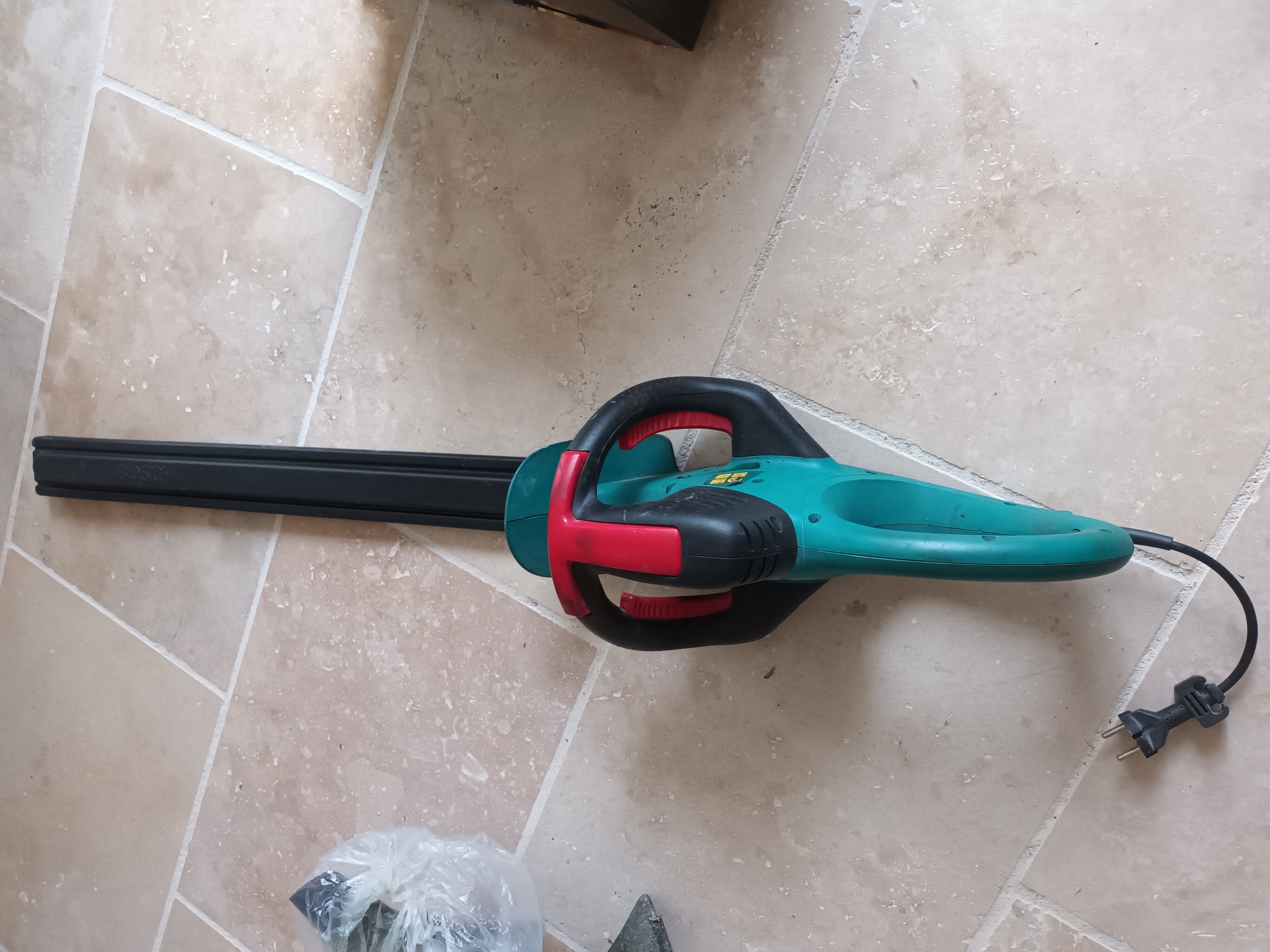 Location taille haie 06 entre particuliers