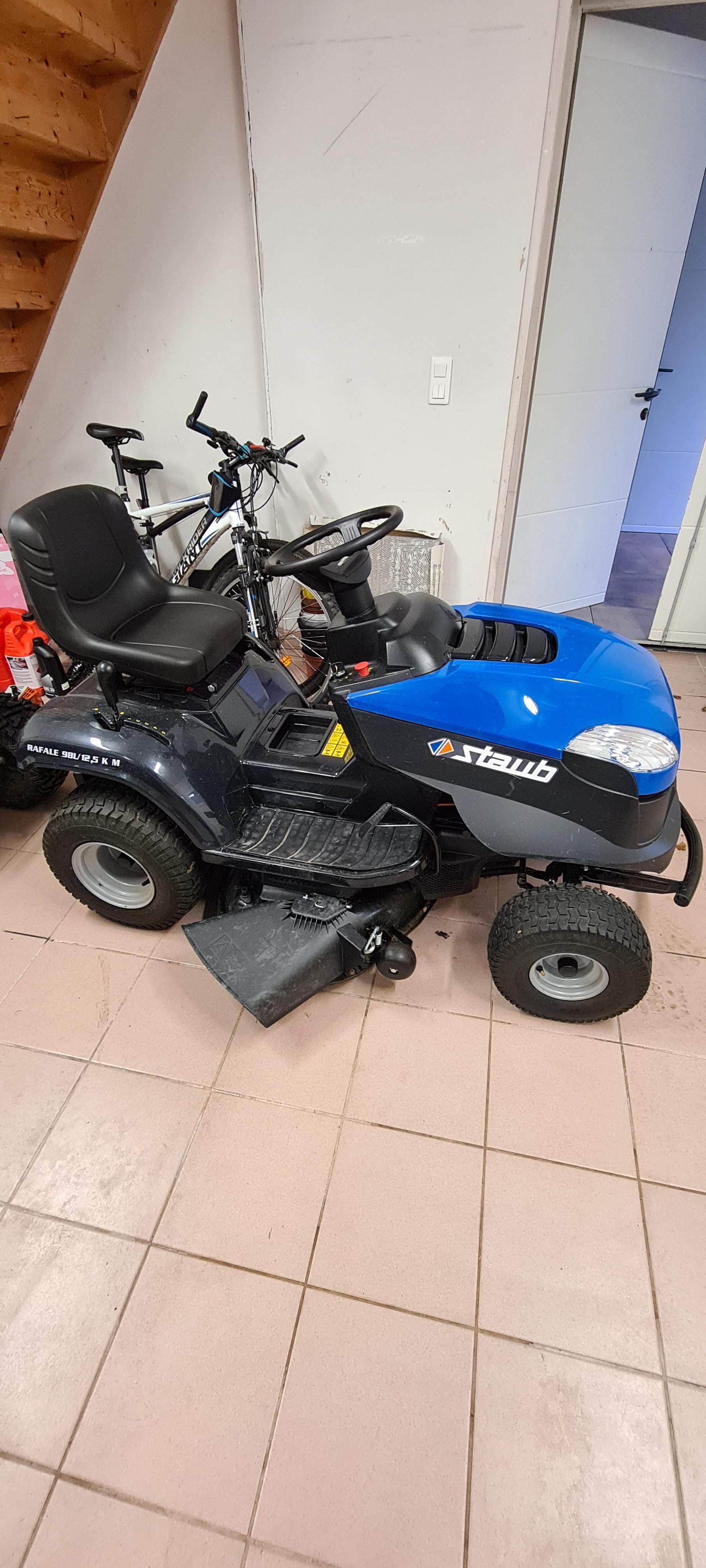 Location tracteur tondeuse 03 entre particuliers