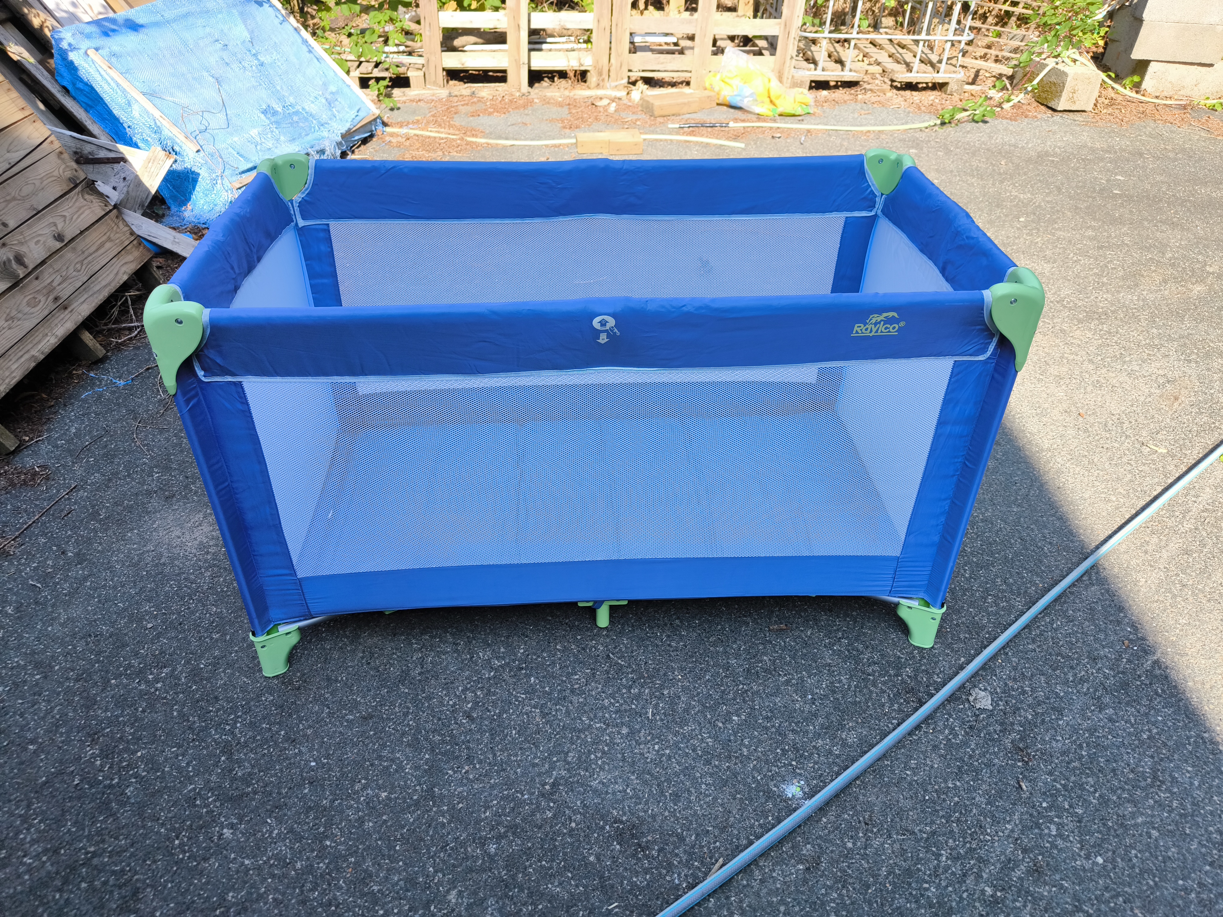 Rental Travel cot between individuals (29)