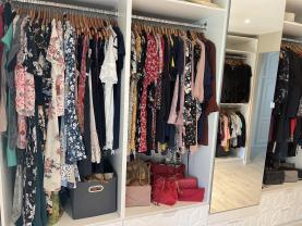 Location : robe Location : robe