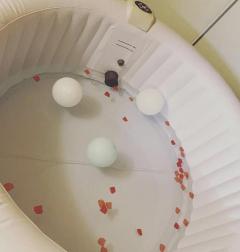 Location : jacuzzi Location : jacuzzi