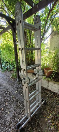 Location : echelle Location : echelle