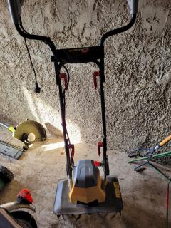 Location : motobineuse Location : motobineuse