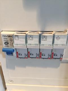 Service : electricien Service : electricien