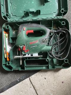 Location : scie sauteuse Location : scie sauteuse