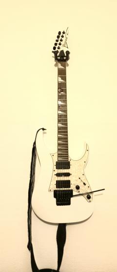 Location : guitare Location : guitare