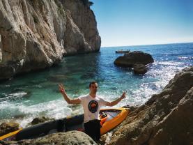 Location : kayak Location : kayak