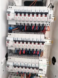 Service : electricien Service : electricien