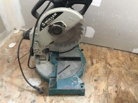 Location : scie a onglet Location : scie a onglet