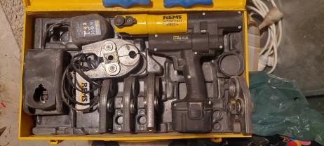 Location : pince a sertir Location : pince a sertir