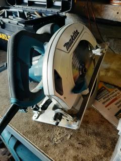 Location : scie circulaire Location : scie circulaire