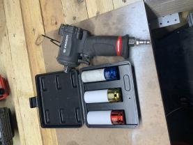 Location : boulonneuse Location : boulonneuse