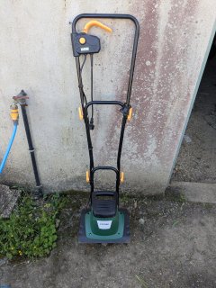 Location : motobineuse Location : motobineuse