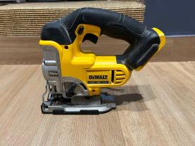 Location : scie sauteuse Location : scie sauteuse