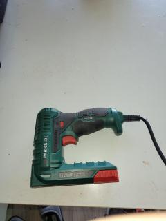 Location : agrafeuse Location : agrafeuse